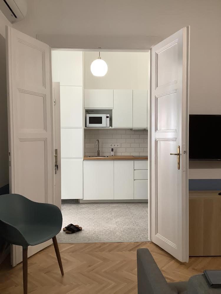 Designer Downtown Apartment Budapest Luaran gambar